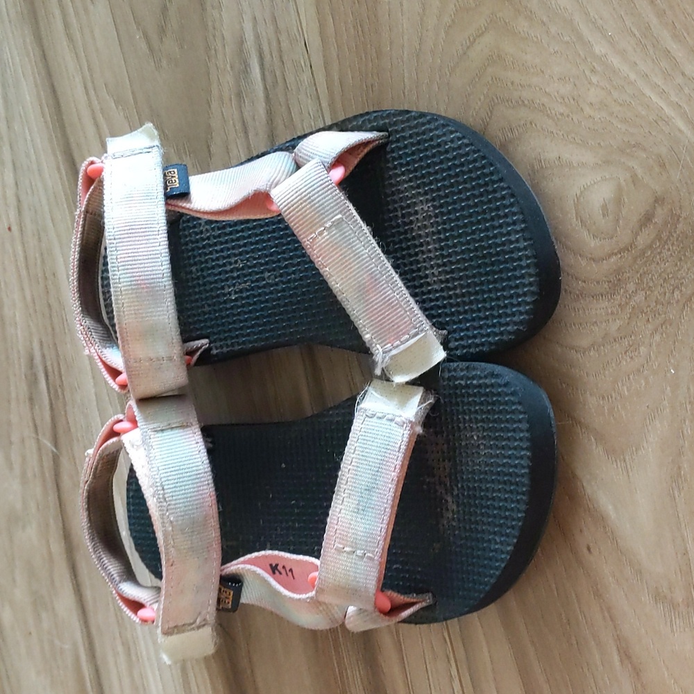 Pastel Rainbow Teva